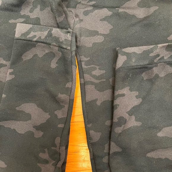 Spanx Look At Me Now Camo Leggings - Picture 14 of 14